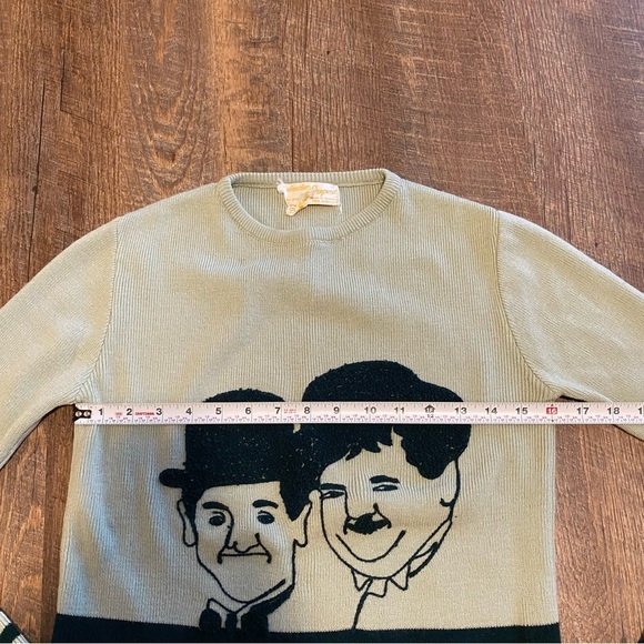 Vintage 70s Laurel and Hardy Graphic Sweater - Picture 6 of 9